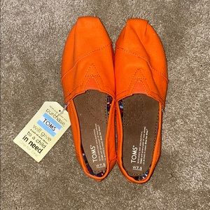 Orange Toms